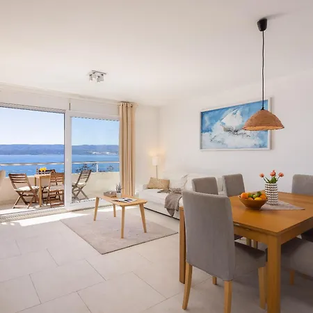 Jolara With Heated Pool Apartman *