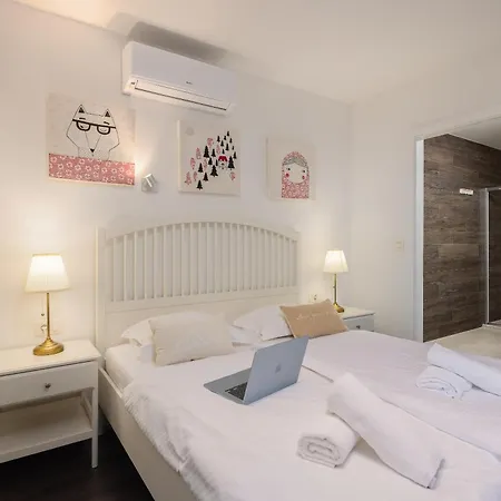 Apartman Jolara With Heated Pool