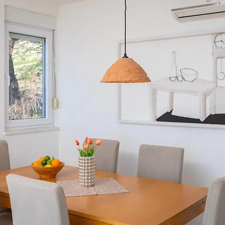 Jolara With Heated Pool Apartman *