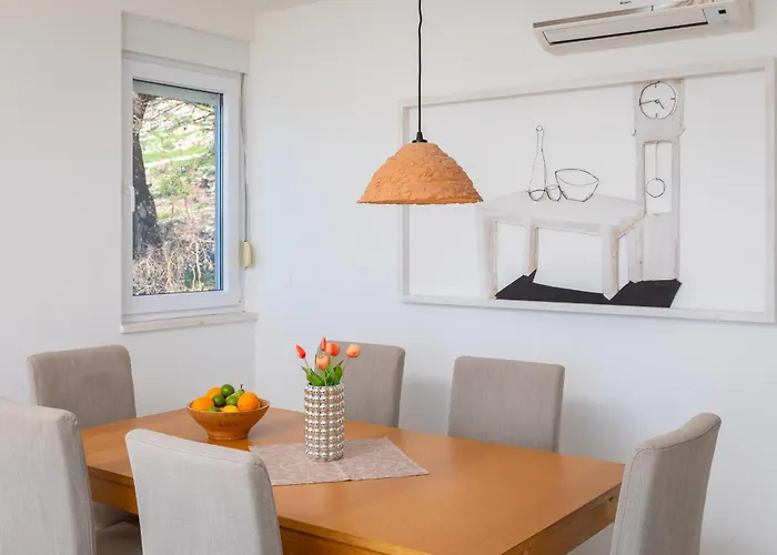 Jolara With Heated Pool Apartman *